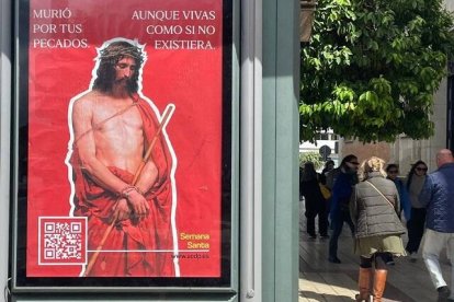 Campaña de la ACdP con Cristo como siervo sufriente, en las calles de Sevilla