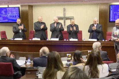 La ACdP, con su presidente a la cabeza -en la foto recoge el premio- fue premiada porque "viene realizando campañas de publicidad en un tono moderno y audaz con el que ha sabido ganarse un lugar en la calle y en la opinión pública".