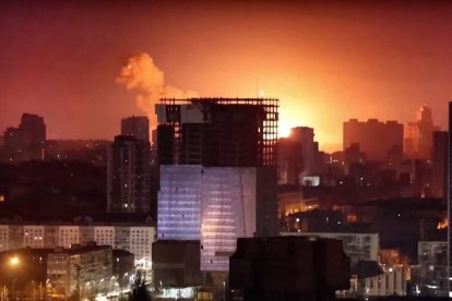 Un misil cae sobre Kiev en un ataque ruso de la semana pasada.