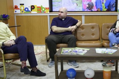 "Primero yo me enamoro de Jesús, y como consecuencia, quiero saberlo todo sobre Él. Como quiera invertir el orden, ahí está el problema", explica Carlos Bobillo.