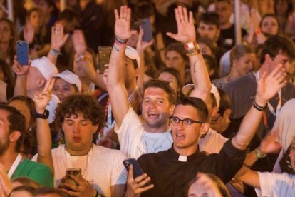 El precio con todas las comidas es de 40 euros. Los jóvenes dormirán en carpas habilitadas y necesitarán llevar saco de dormir. Los menores de edad deberán aportar al responsable de grupo la autorización de sus padres o tutores legales.