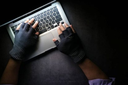 Asistimos a un serio deterioro de nuestras cuentas por causa de los ataques de hackers cada vez más violentos y frecuentes y por la necesidad de respaldar nuestro crecimiento exponencial.