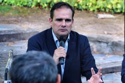 Álex Navajas, durante la presentación el pasado mes de mayo del libro 'Despierta y combate a los bárbaros que arruinan tu vida', de Álex Rosal, director de ReL.