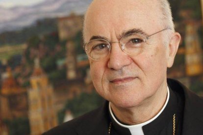 El arzobispo Carlo Maria Viganò ha declarado varias veces que no reconoce a Francisco como Papa.