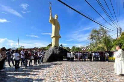 El monumento al gran viajero español en Ambón, Indonesia, cerca de donde desembarcó en el siglo XVI
