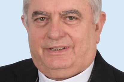 Monseñor Rodríguez Carballo ya había sido nombrado arzobispo coadjutor, por lo que al aceptarse la renuncia de Celso Morga ya ejerce como nuevo titular de Mérida-Badajoz.