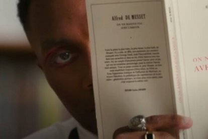 Una escena de la Biblioteca Nacional con libros promiscuos en la ceremonia de París 2024