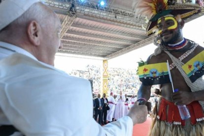 "En la vida lo importante no es no caer, sino no permanecer caído. Todos podemos cometer errores pero lo importante es darse cuenta del error. No somos superhombres, podemos estar equivocados, pero debemos corregirnos", dijo Francisco.