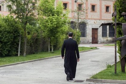 El sacerdote José Ceacero, en la imagen, fue portavoz de la comunidad cismática durante algún tiempo, hasta que, tanto él como su obispo, Pablo Rojas, tuvieron que marcharse del monasterio burgalés.