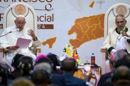El Papa Francisco se dirige a las autoridades de Timor en el palacio presidencial de Dili