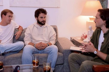 "Es un lugar donde puedes ser tú, con toda tu realidad, tu parte buena, toda tu parte mala, pero ser tú auténticamente", dicen los jóvenes (foto: Carlos, Víctor y el youtuber Enriquísimo TV).