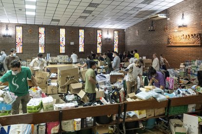"El pueblo de Aldaia está arrasado, todas las plantas bajas destrozadas, no sólo las viviendas, también los negocios, los edificios públicos, cientos de puestos de trabajo", asegura el párroco de Aldaia.