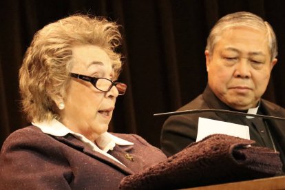 "En este libro intento dar a conocer que su gran amor por Cristo es el que le anima a recorrer el mundo enferma y llena de problemas que no quiere dar a conocer", dice la autora sobre Santa Teresa.