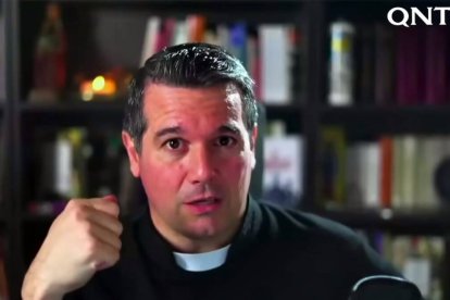 El padre Javier Olivera Ravasi es muy conocido por sus intervenciones evangelizadoras a través de su canal de Youtube QNTLC (Que No Te La Cuenten).