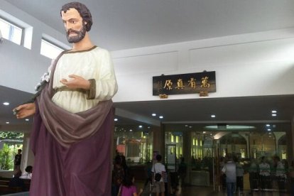 Imagen de San José a la entrada de la parroquia de Bukit Timah en Singapur