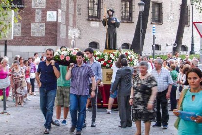 El jueves 25 de julio se conmemora la solemnidad de Santiago Apóstol, patrono de España. Así lo celebrará la cofradía madrileña situada en la parroquia de Santiago y San Juan Bautista.