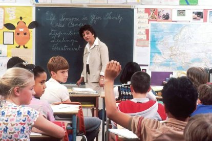 Aprender a escuchar a los demás es uno de los pilares de la educación. Foto (contextual): National Cancer Institute / Unsplash.