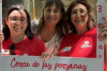 Voluntarias en un encuentro de Cáritas Madrid - la caridad católica en España mueve más dinero que nunca