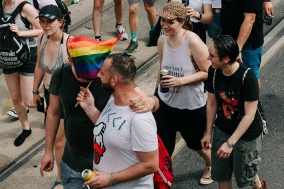 El Tribunal Constitucional italiano pidió este martes una ley para poder introducir el género no binario en la partida de nacimiento, después de desestimar la petición de una persona transexual que solicitó cambiarlo de “femenino” a “otro” en Bolzano.