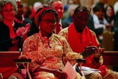 Asistentes a una oración por la Semana Roja de cristianos perseguidos en años anteriores