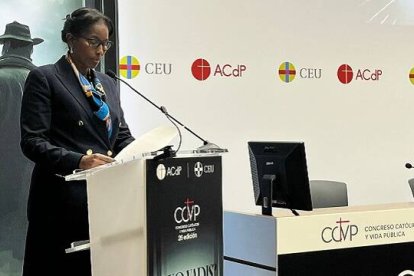 Ayaan Hirsi Alí en su ponencia en el Católicos y Vida Pública de 2024 en la San Pablo CEU