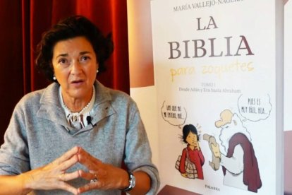 La autora de "La Biblia para zoquetes", María Vallejo-Nágera, tras la presentación del primer tomo de la colección, durante en declaraciones al canal El rosario de las 11.