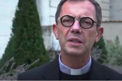 El obispo Gobilliard, que lleva 3 años empapándose de olimpismo, denuncia que el espectáculo blasfemo vulneró la Carta Olímpica