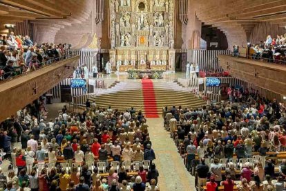 El esplendor del santuario de Torreciudad, durante la misa de la Jornada Mariana de la Familia celebrada el pasado sábado en el santuario. Foto: Santuario de Torreciudad.