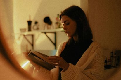 La lectura espiritual es una forma de oración, y en muchos casos la más adecuada. Foto: Finde Zukunft / Unsplash.