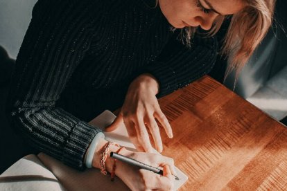 En la escritura, la creatividad, la poesía, hay una libertad elevada y un misterio - foto de Marcos Paulo Prado en Unsplash