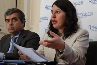 En primer término, María García, presidenta del Observatorio para la Libertad Religiosa y de Conciencia.