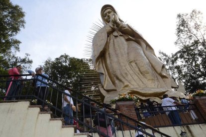 Con sus 33 metros de altura, la Monumental Virgen de Guadalupe de Ocuilan (México) se sitúa como la figura más grande del mundo dedicado a Santa María de Guadalupe.