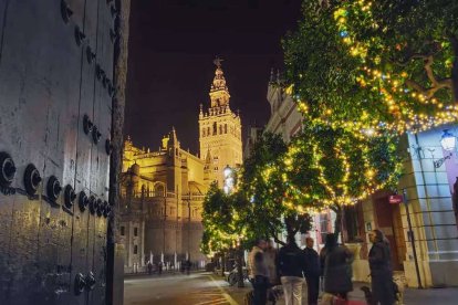 Sevilla en Navidad, 'luciente y esbelta, dichosa y sempiterna'. Foto: captura canal Youtube Kisko Rodríguez 2023.