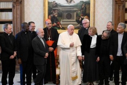 El Papa recibió a los teólogos de la Comisión Teológica Internacional, que son  casi una treintena