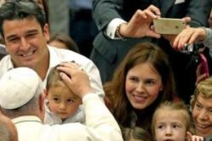 Francisco saluda a familias de las CVX - Comunidades de Vida Cristiana