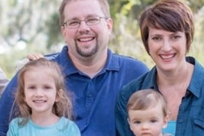 Tom Ponchak y su esposa Lisa con su numerosa familia... volvieron a la Iglesia católica en 2007, después de haber sido pastores protestantes 10 años