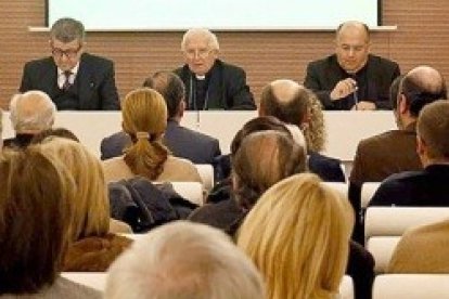 El cardenal Cañizares en la presentación de la cátedra sobre la caridad de la Universidad Católica de Valencia - Foto de A.Sáiz, AVAN