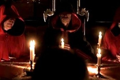 Fred Wolff participaba sobre todo en rituales neopaganos de magia que consideraba blanca... pero un día se metió en algo demasiado oscuro