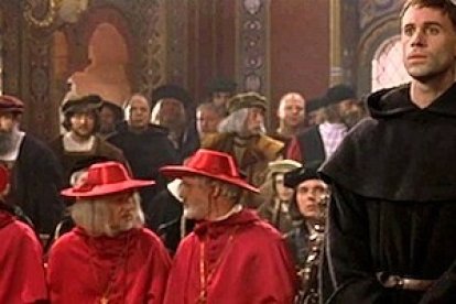 Lutero defendiendo sus tesis, en la película dirigida por Eric Till y protagonizada por Joseph Fiennes.