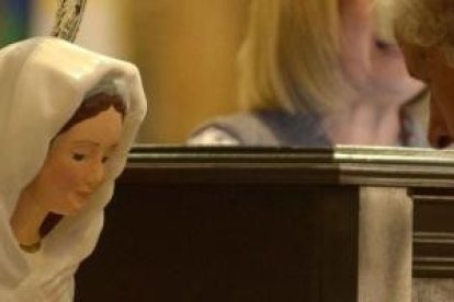 Esta reproducción de la Virgen de Salta lleva dos años en la catedral de Río Cuarto... y ahora atrae multitudes