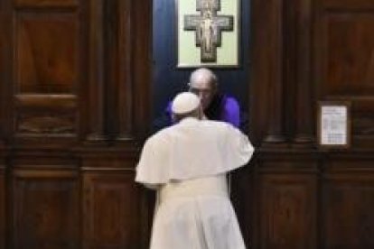 Francisco se confiesa en San Juan de Letrán el día antes de su vuelo a México