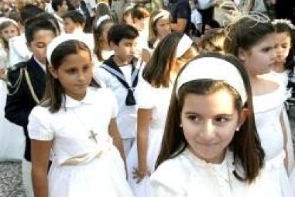 La Primera Comunión puede ser un momento espiritual para muchos niños... o un empacho consumista