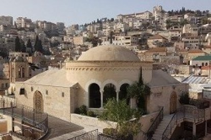 Capilla de Adoración Perpetua en el Centro Internacional María de Nazaret / Javier Lozano