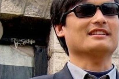 Chen Guangcheng empezó denunciando las mafias gubernamentales que explotan a minusválidos... y después, el horror del aborto forzado