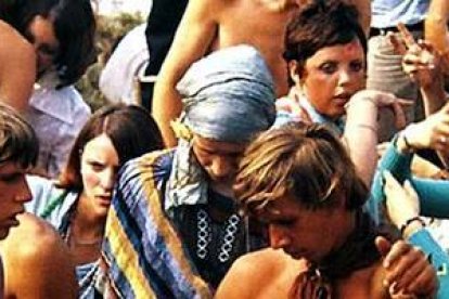 El camino torcido que se abrió en los años 60 y 70 con la supuesta «liberación» sexual empieza a ofrecer ahora sus frutos más podridos.