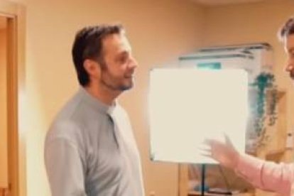 El padre Jesús Silva visita Gospa Arts para hablar con jesús García-Colomer de un tema más que complejo - sexo joven en la era del móvil en Internet y el miedo a casarse