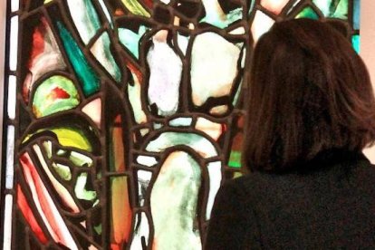 Una de las numerosas representaciones de Cristo en la Cruz que creó Rouault.