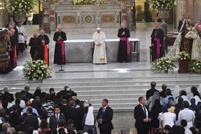 El Papa se dirigió en la catedral de Santiago a sacerdotes, religiosos y seminaristas chilenos