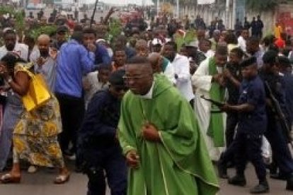 Sacerdotes, feligreses y policías en las manifestaciones de Kinshasa del 21 de enero