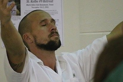 En cada retiro participa un máximo de 66 presos y en él hay adoración, confesión, testimonios...